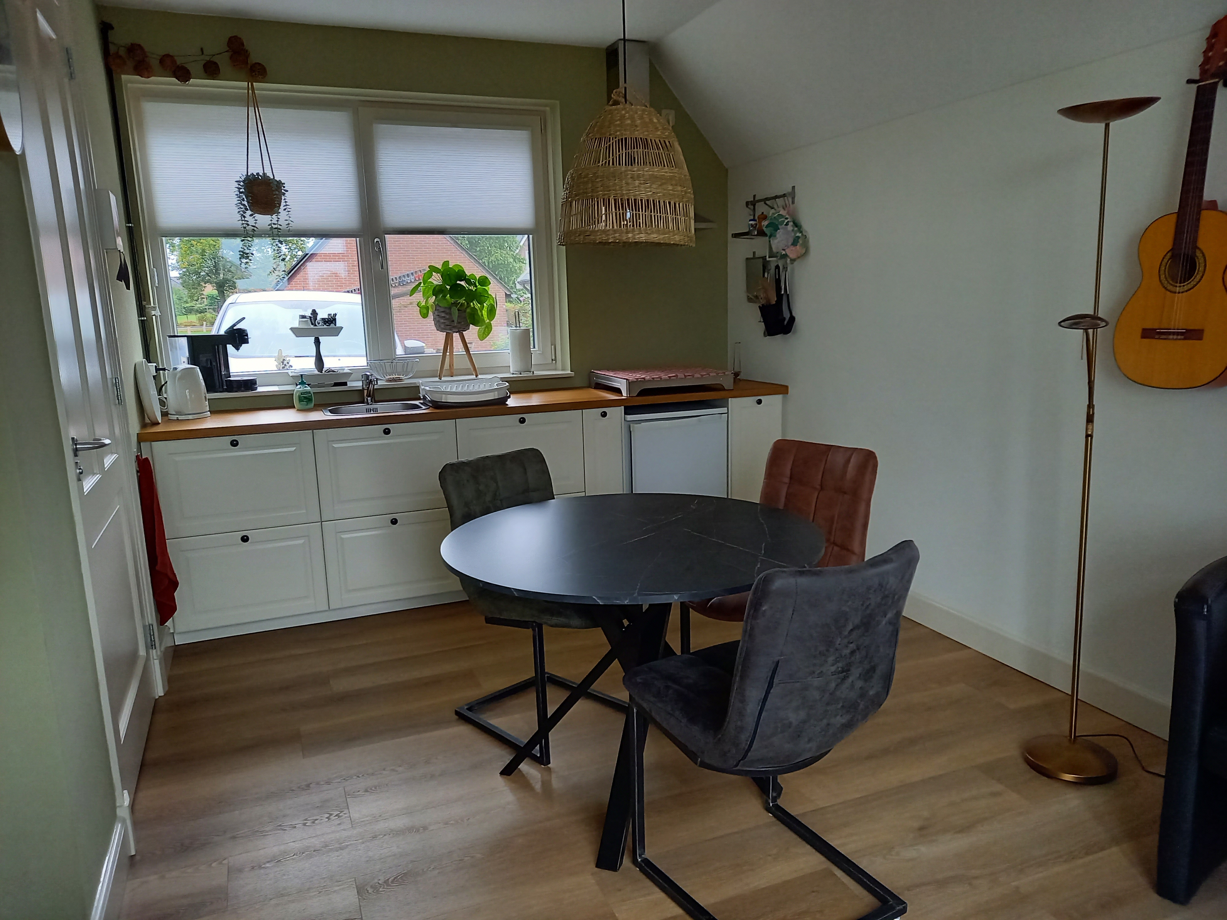 Gastenverblijf Veldzicht met mooi uitzicht op de tuin en es.