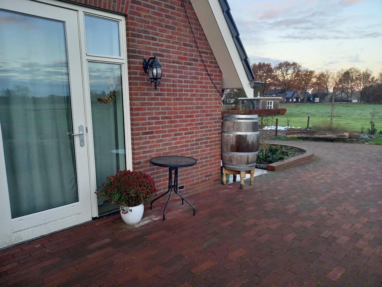 Gastenverblijf Veldzicht met mooi uitzicht op de tuin en es.