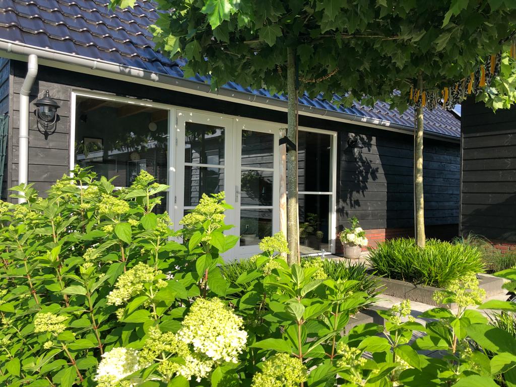 Bed and Breakfast De BorrelBar