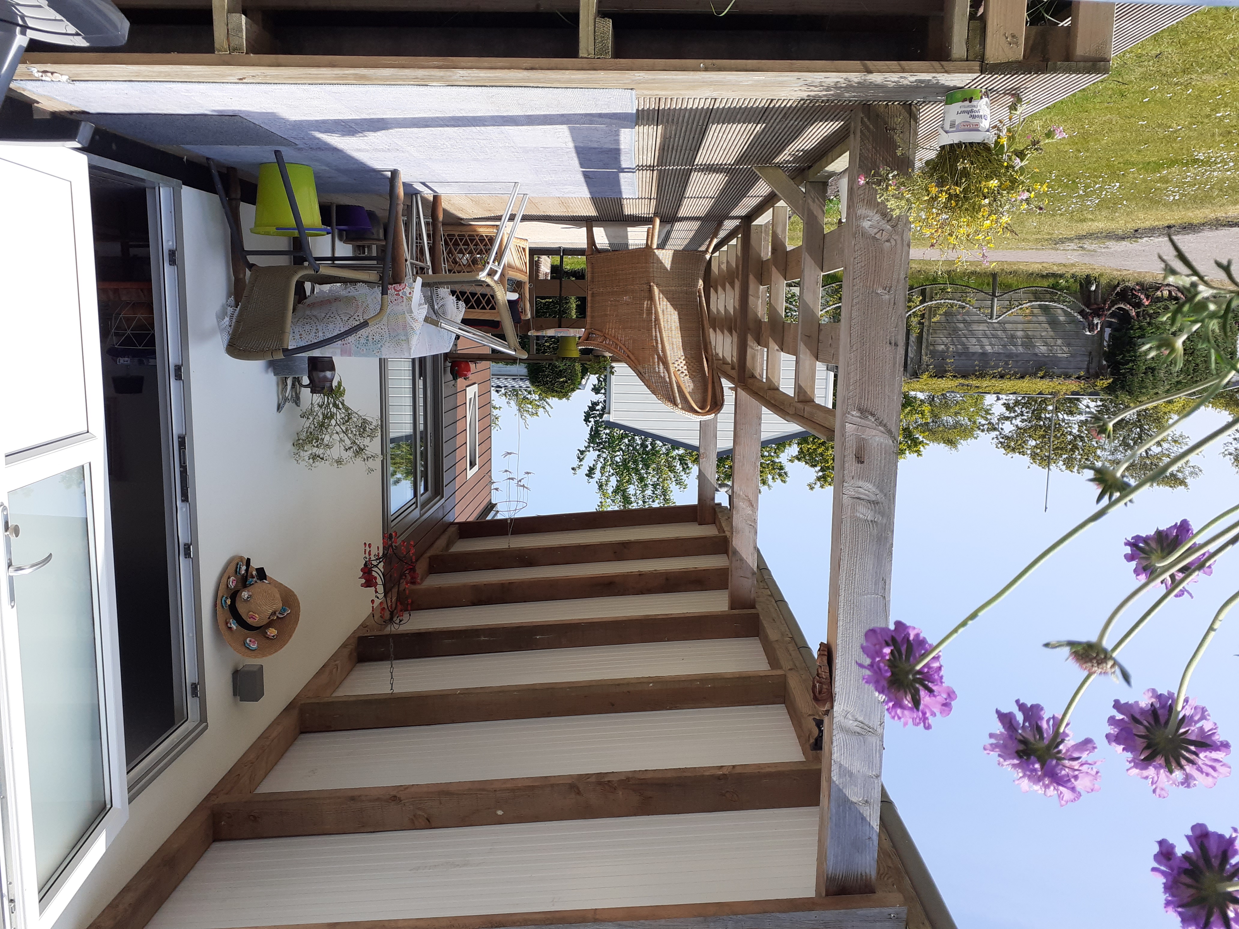 Luxe en ruim chalet met veranda op Waddeneiland Ameland voor 2 – 3 personen